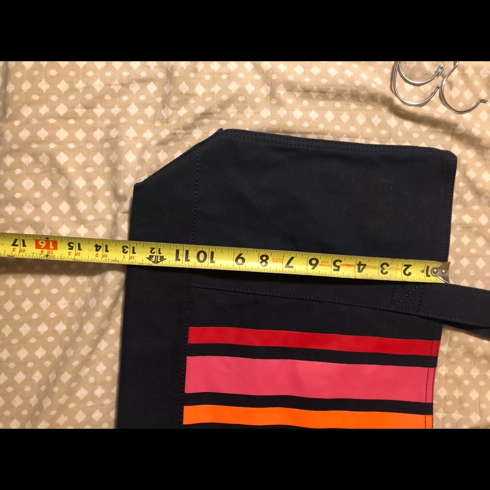 Gap Canvas Tote - Picture 5 of 6